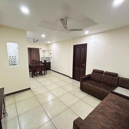 K V Suites Kochi Εξωτερικό φωτογραφία