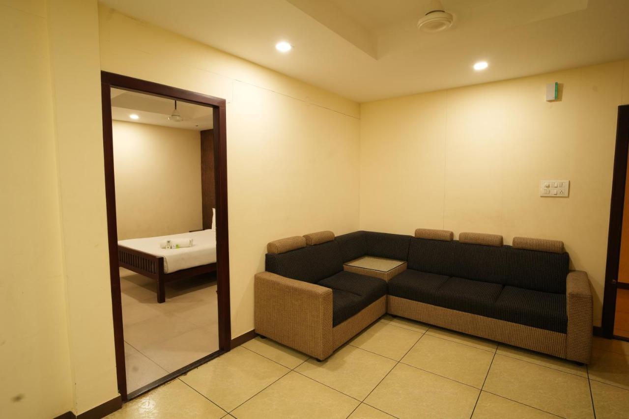 K V Suites Kochi Εξωτερικό φωτογραφία