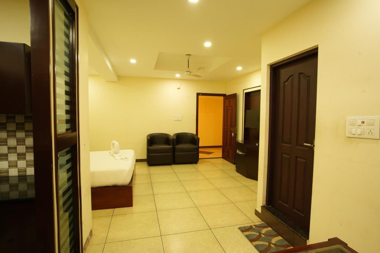 K V Suites Kochi Εξωτερικό φωτογραφία