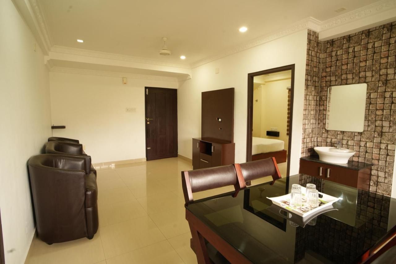 K V Suites Kochi Εξωτερικό φωτογραφία
