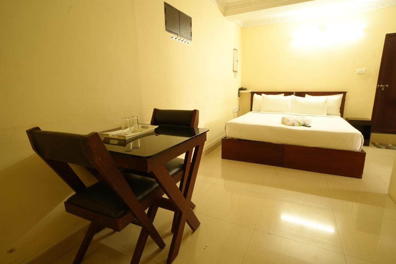 K V Suites Kochi Εξωτερικό φωτογραφία