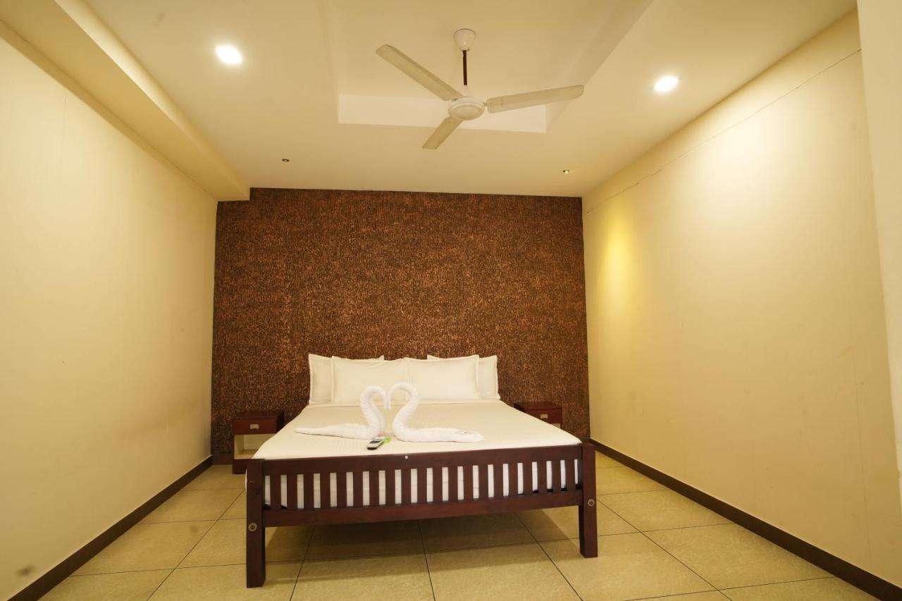 K V Suites Kochi Εξωτερικό φωτογραφία
