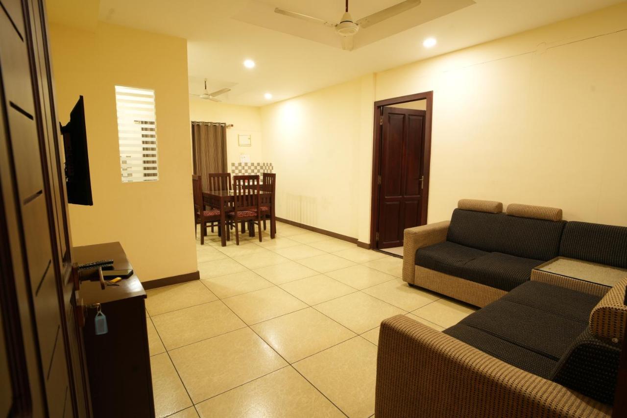 K V Suites Kochi Εξωτερικό φωτογραφία
