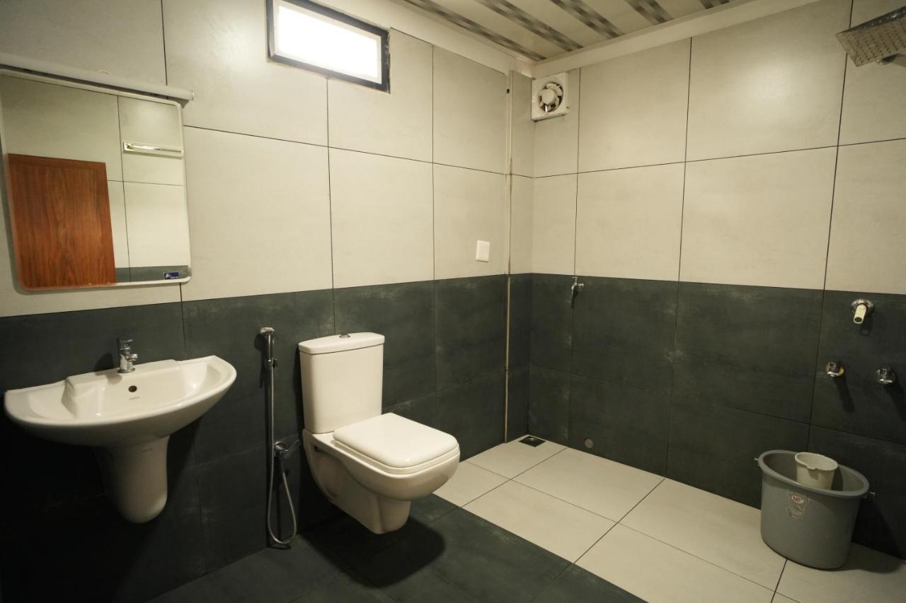 K V Suites Kochi Εξωτερικό φωτογραφία