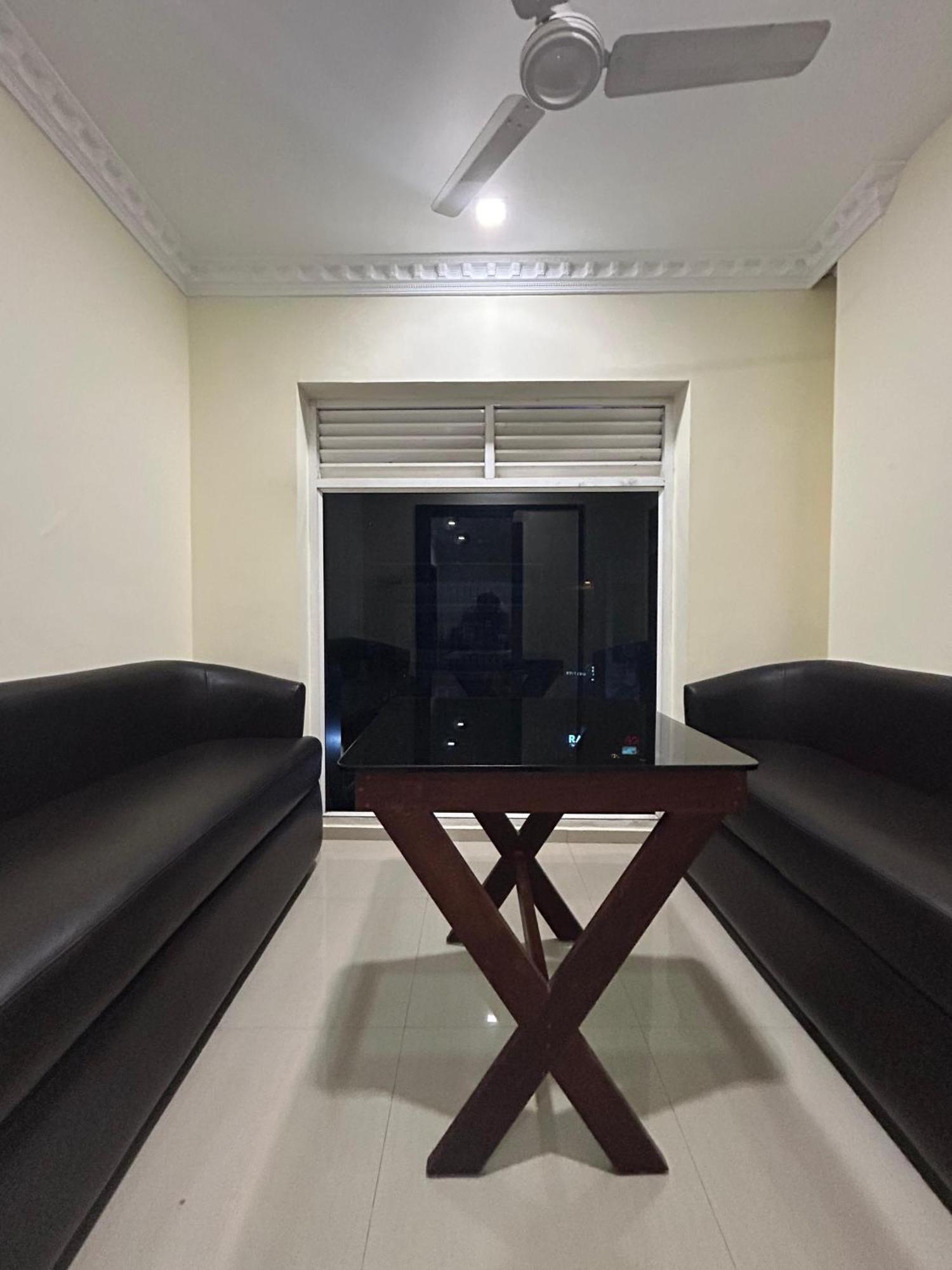 K V Suites Kochi Εξωτερικό φωτογραφία
