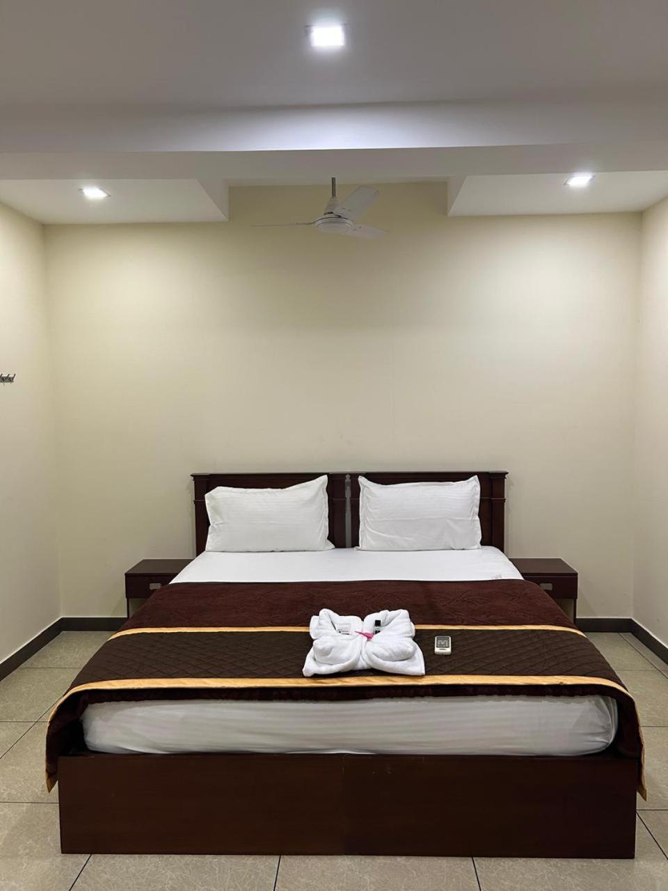 K V Suites Kochi Εξωτερικό φωτογραφία