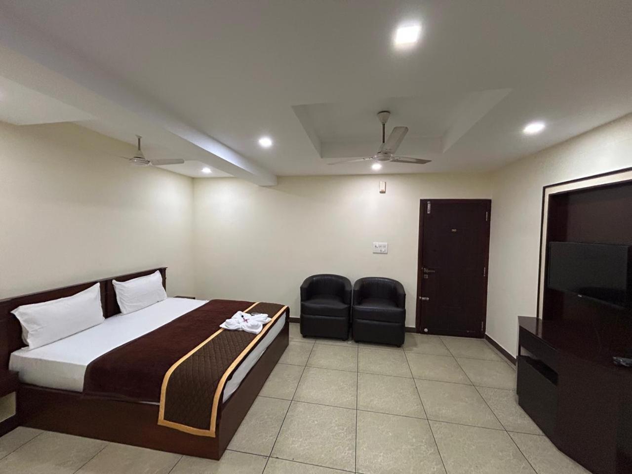 K V Suites Kochi Εξωτερικό φωτογραφία